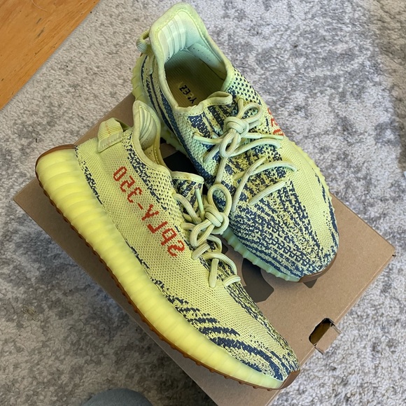 Yeezy Boost 350 V2 Frozen Yellow - Picture 2 of 5